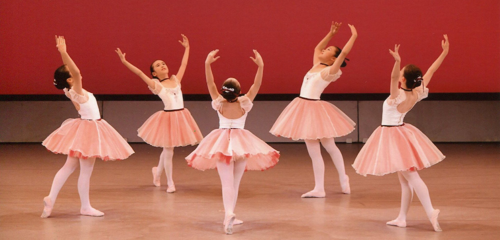 https://c-ballet-studio.com/wp-content/uploads/2020/10/photo_top01.jpg
